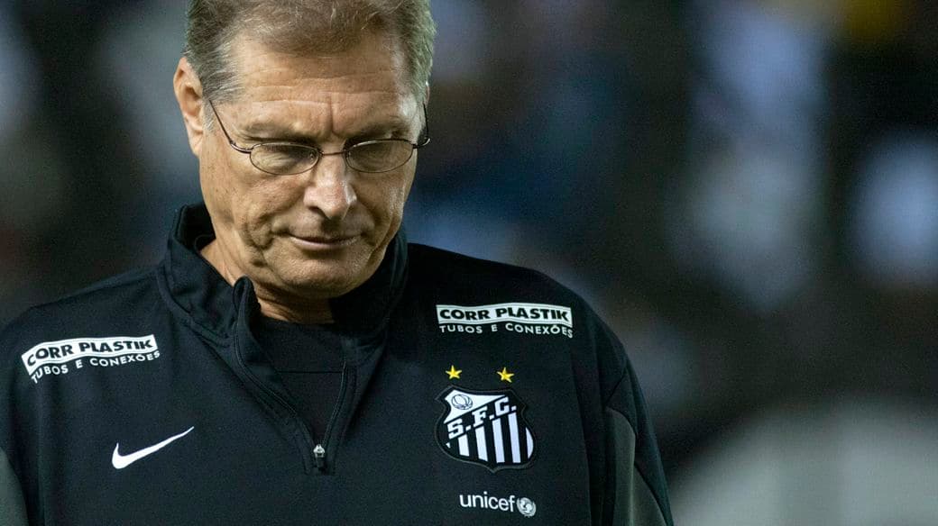 Oswaldo de Oliveira deixou o Santos depois de uma campanha modesta no primeiro turno do Brasileirão