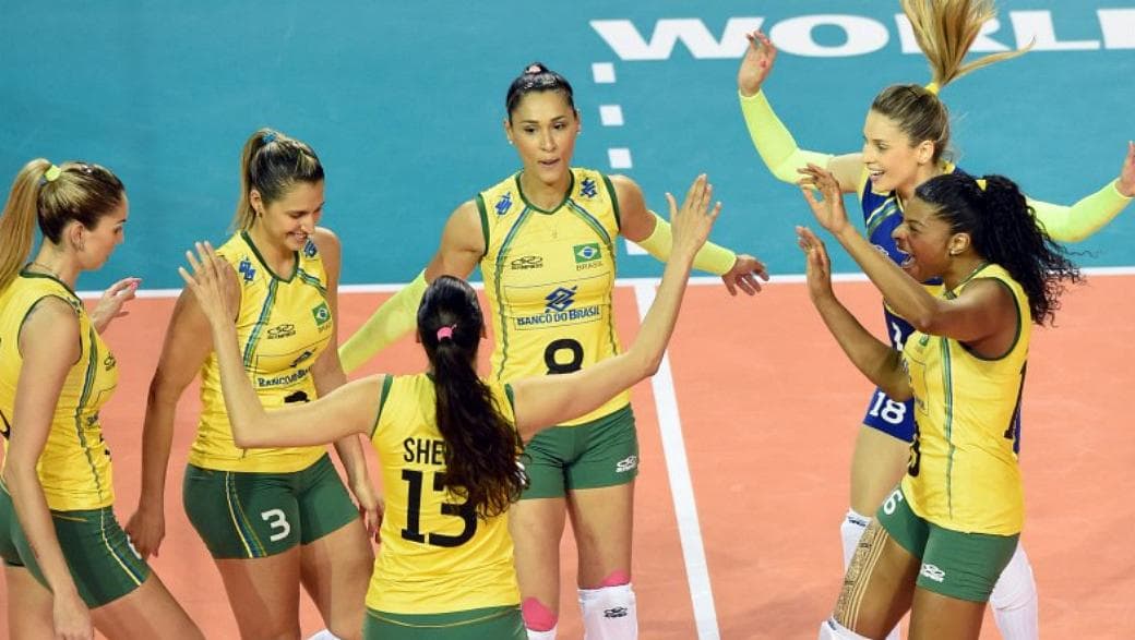 Seleção comemora vitória sobre a Rússia