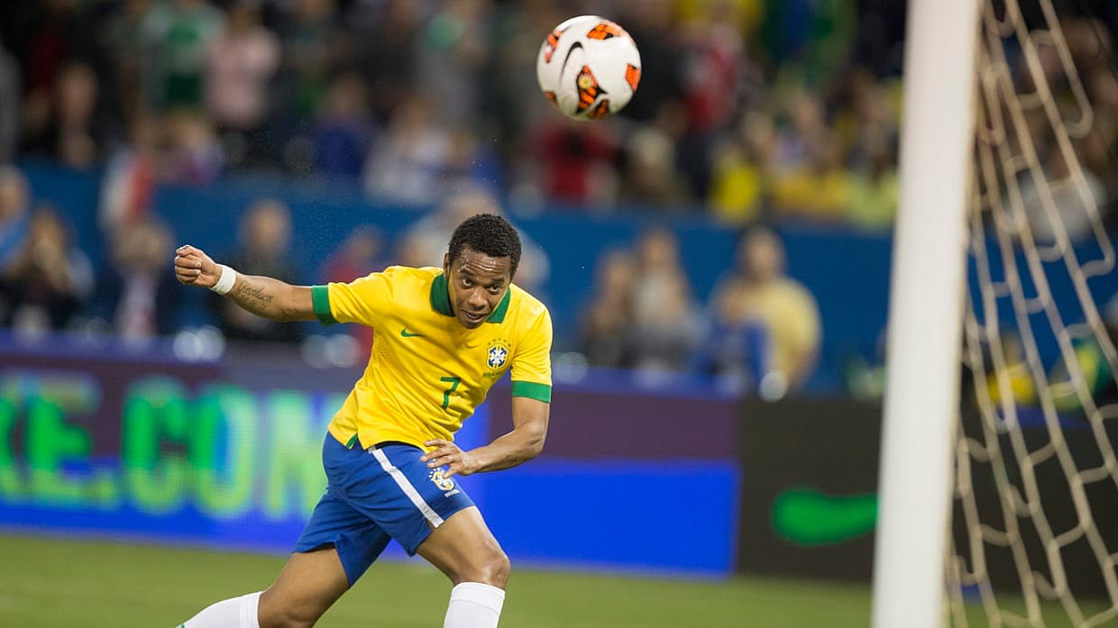 Em novembro de 2013, Robinho marcou o gol da vitória do Brasil sobre o Chile por 2 a 1, em amistoso em Toronto