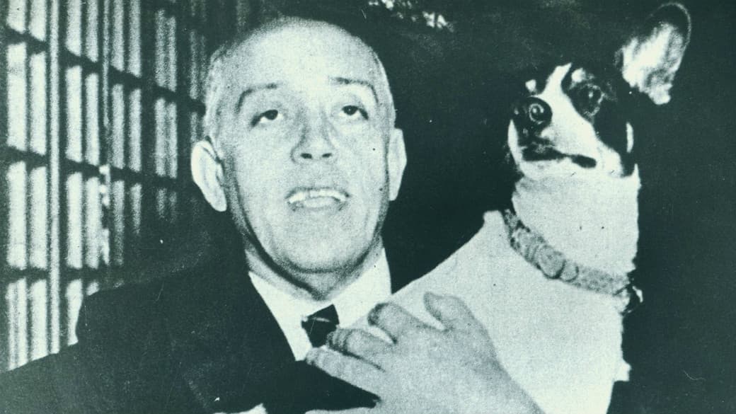 SUPERSTIÇÃO - Carlito Rocha, do Botafogo, jura que ganhou muitos jogos graças ao vira-lata Biriba