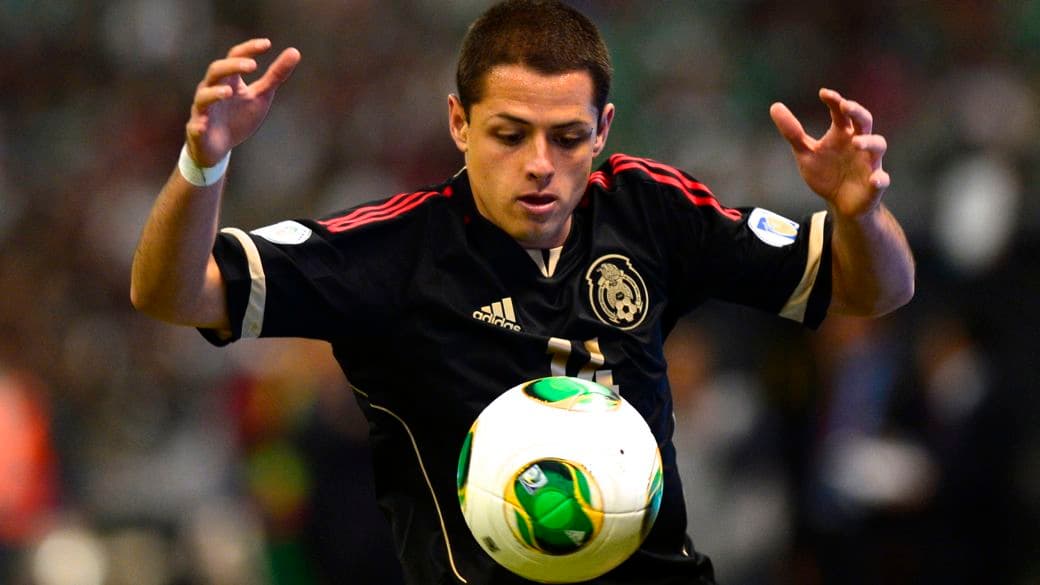 Chicharito em ação com a camisa do México, pelas Eliminatórias da Copa-2014: esperança de gols numa seleção que sonha em deixar de ser coadjuvante
