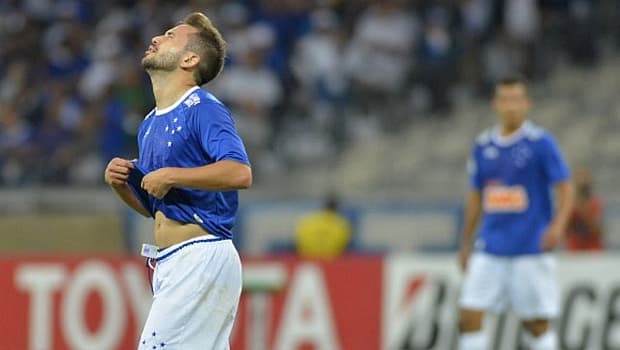 Frustração: o Cruzeiro, de Everton Ribeiro, empatou no Mineirão e está fora