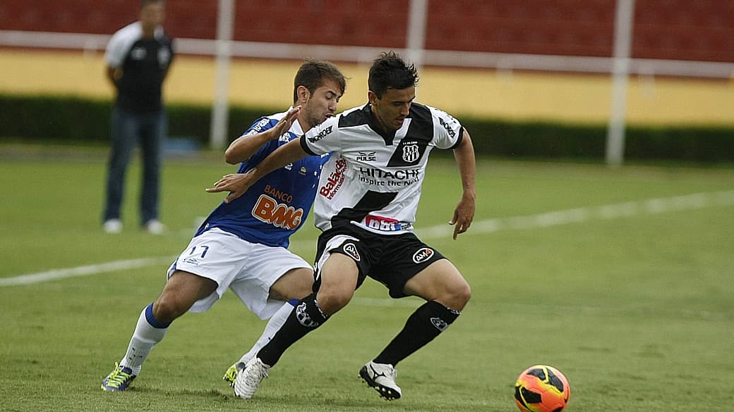Cruzeiro e Ponte Preta empataram em 2 a 2 em Uberlândia