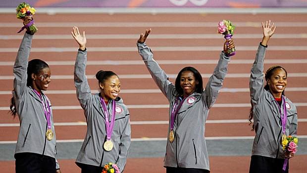 A equipe: DeeDee Trotter, Allyson Felix, Francena McCorory e Sanya Richards-Ross