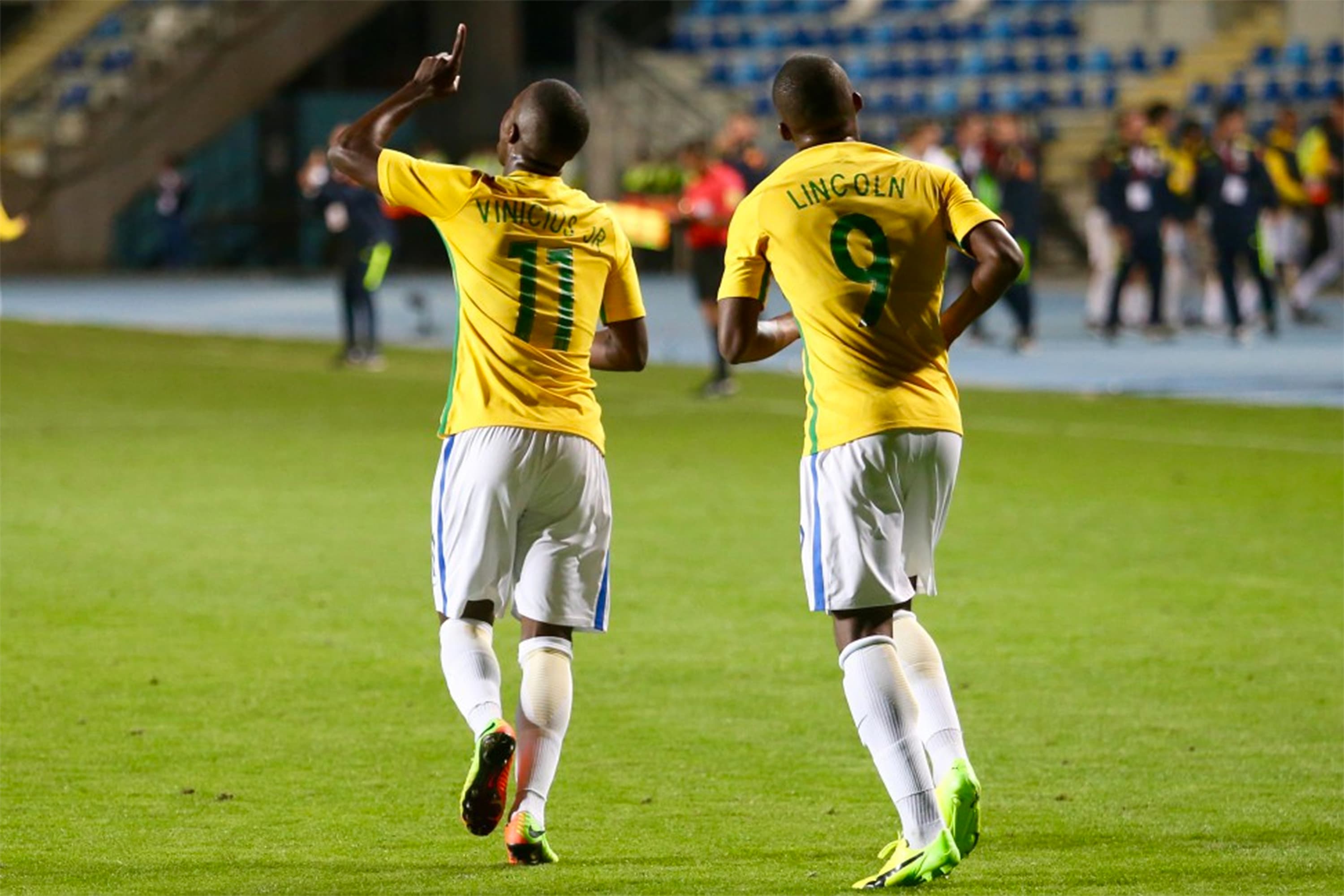 O atacante Vinicius Jr comemora gol na vitória da seleção sub-17