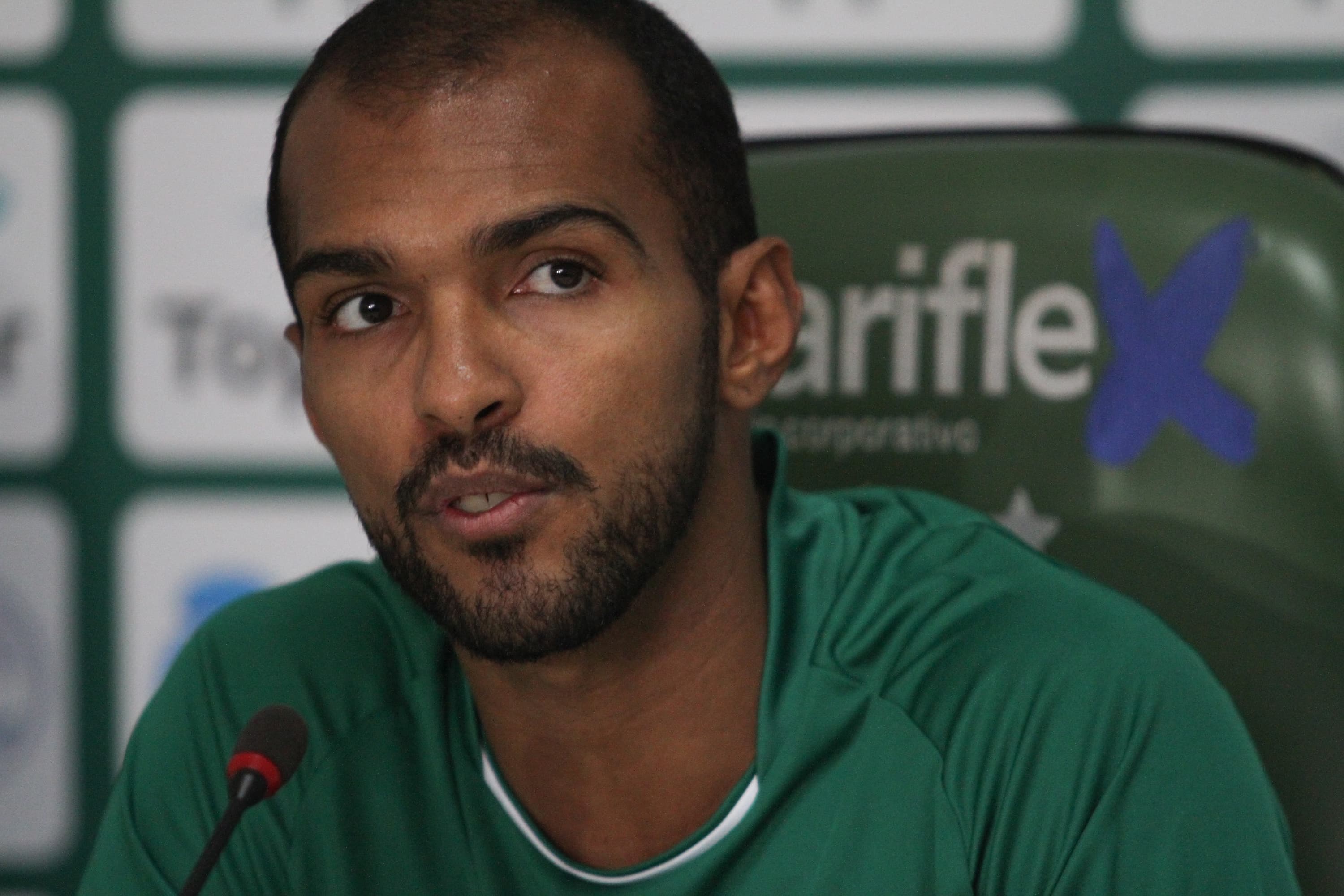 Richarlyson é apresentando no Guarani
