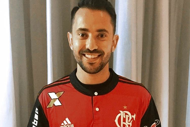 Flamengo anuncia Éverton Ribeiro