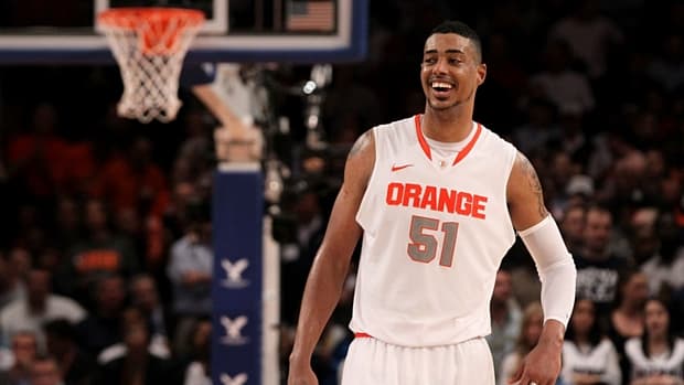 Pivô Fab Melo: dispensado na pré-temporada