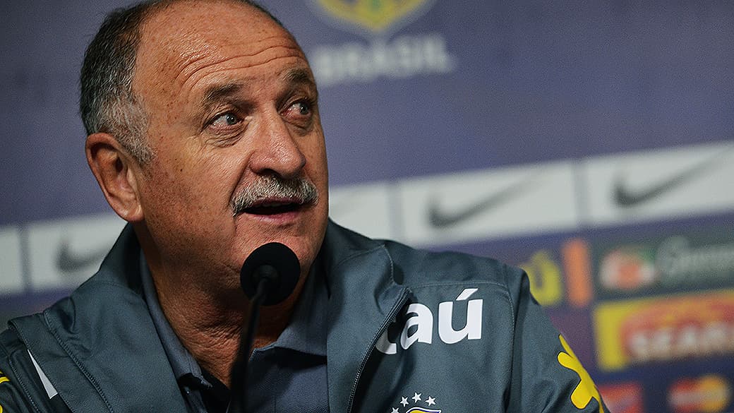 O técnico Luiz Felipe Scolari durante a coletiva de imprensa após o amistoso entre Brasil e Chile no Mineirão