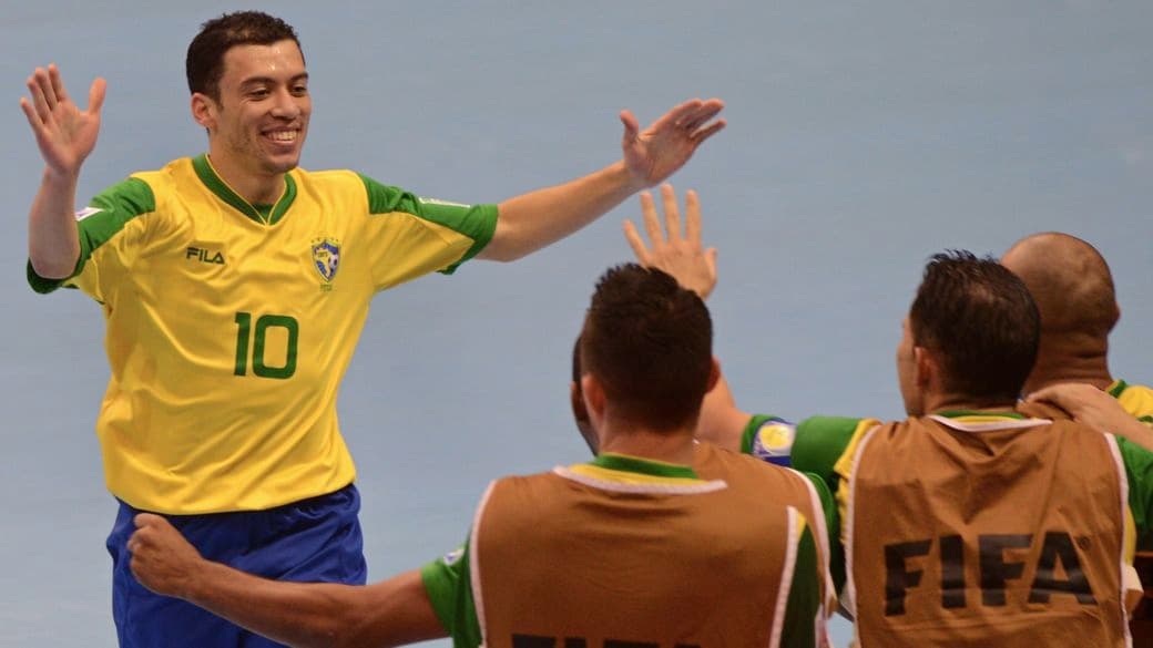 Fernandinho é um dos brasileiros na briga pela Bola de Ouro no futsal
