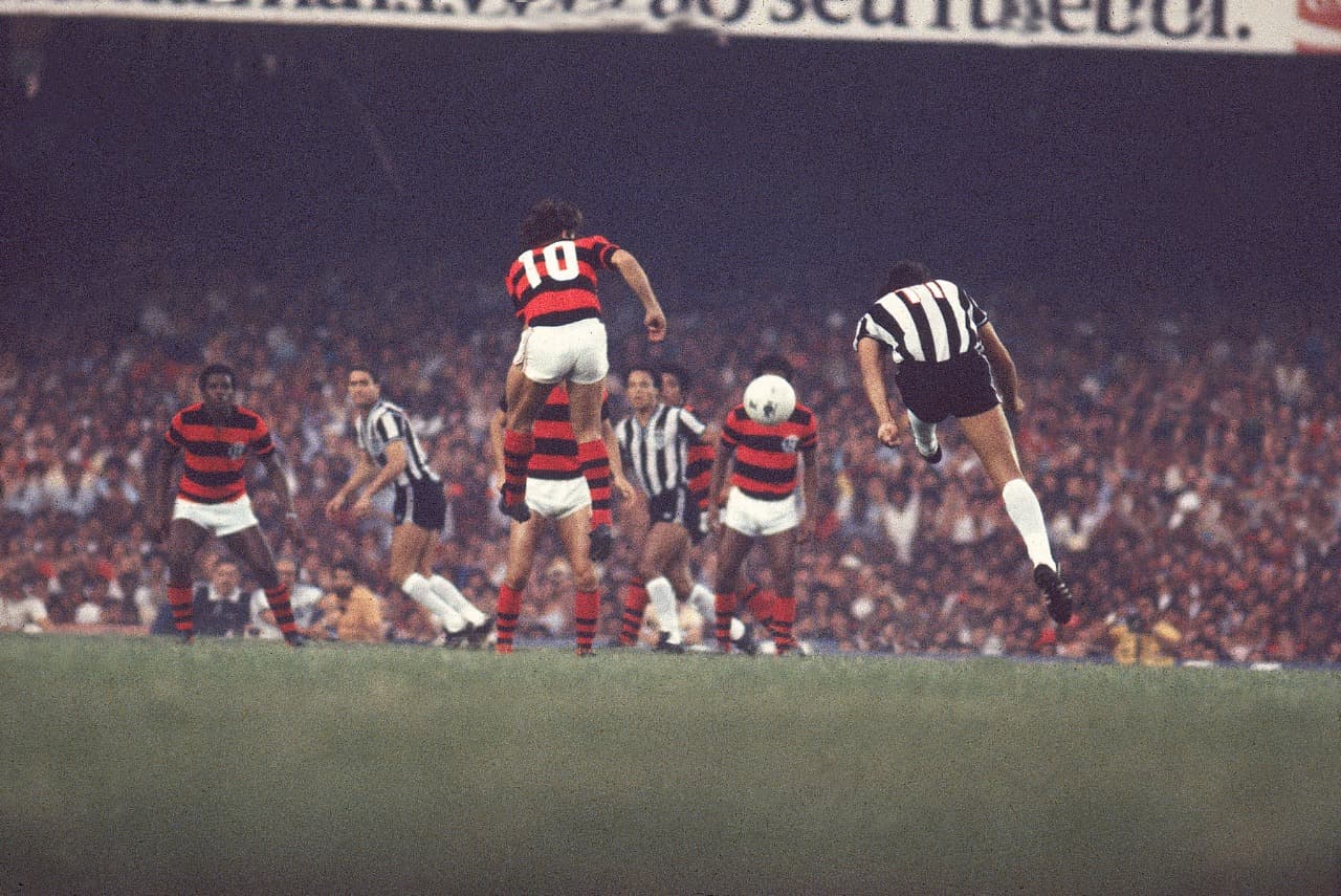 Duelo de craques: Zico e Eder, na final de 1980 no Maracanã
