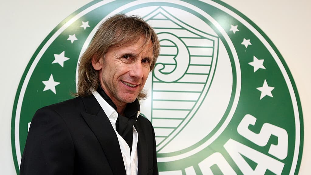 Ricardo Gareca posa pela primeira vez como treinador do Palmeiras