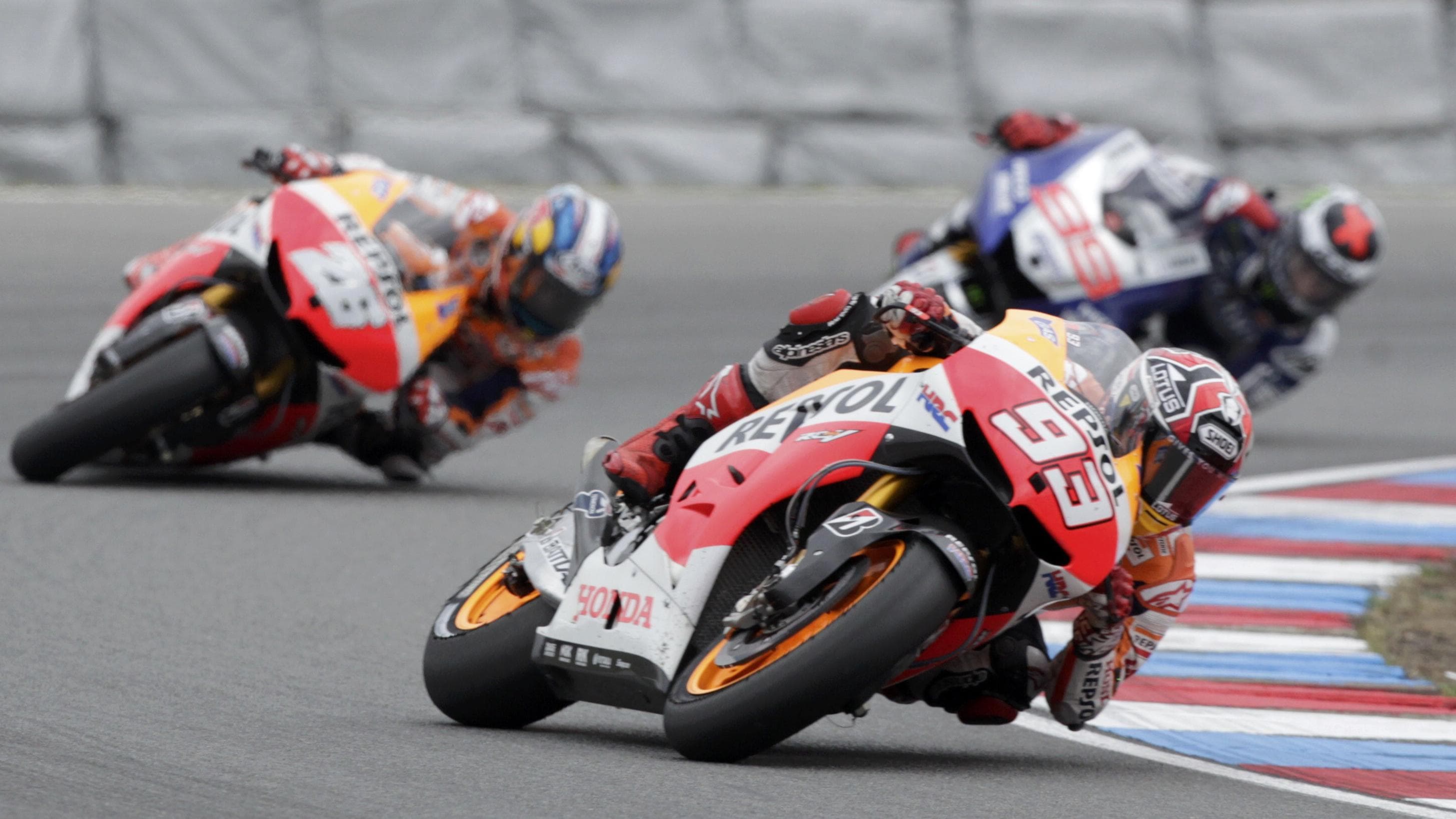 Honda MotoGP rider Marc Marquez of Spain (front) and compatriots Honda MotoGP rider Dani Pedrosa (L) and Yamaha MotoGP rider Jorge Lorenzo (R) compete in their class race during the Czech Grand Prix in Brno, August 25, 2013. REUTERS/David W Cerny (CZECH REPUBLIC - Tags: SPORT MOTORSPORT)