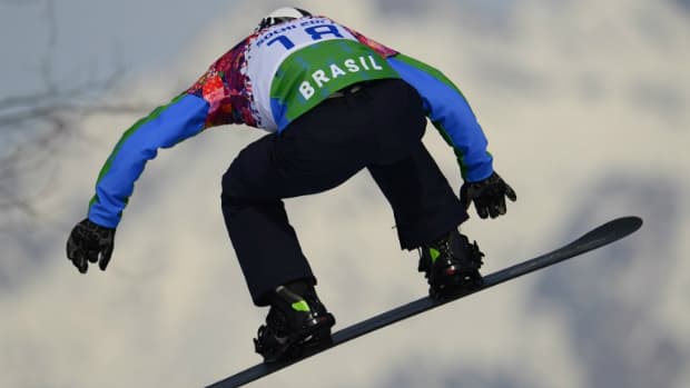A brasileira Isabel Clark, na disputa do snowboard cross em Sochi