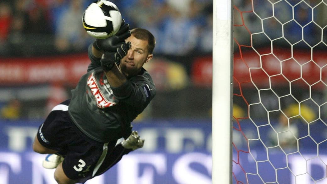 O goleiro croata Ivan Turina, encontrado morto nesta quinta, em foto de 2009, quando defendia o Lech Poznań, da Polônia