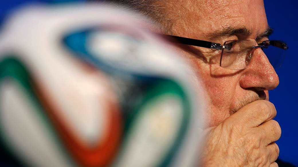 O presidente da Fifa, Joseph Blatter, antes do sorteio dos grupos da Copa de 2014, em dezembro de 2013, na Bahia