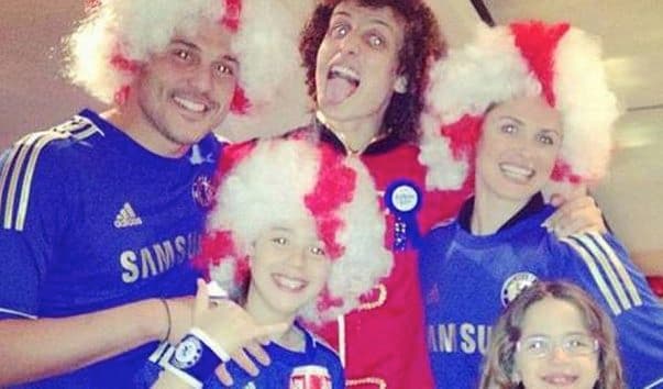 Júlio César e Susana Werner com a camisa do Chelsea: recaída da atriz