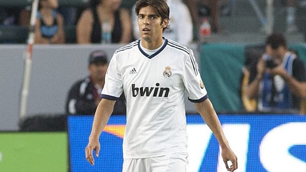 O meia Kaká começou como titular, mas foi substituído em amistoso