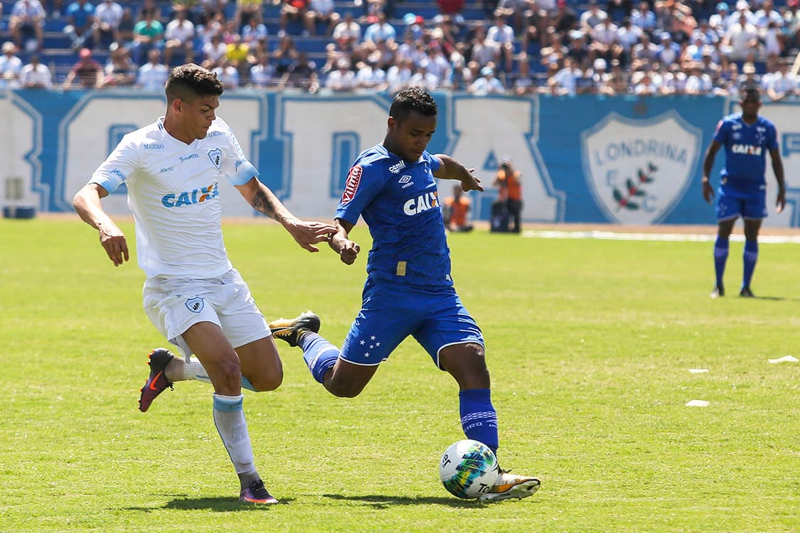 Lance na partida entre Londrina e Cruzeiro, pela semifinal da Copa da Primeira Liga, no Paraná