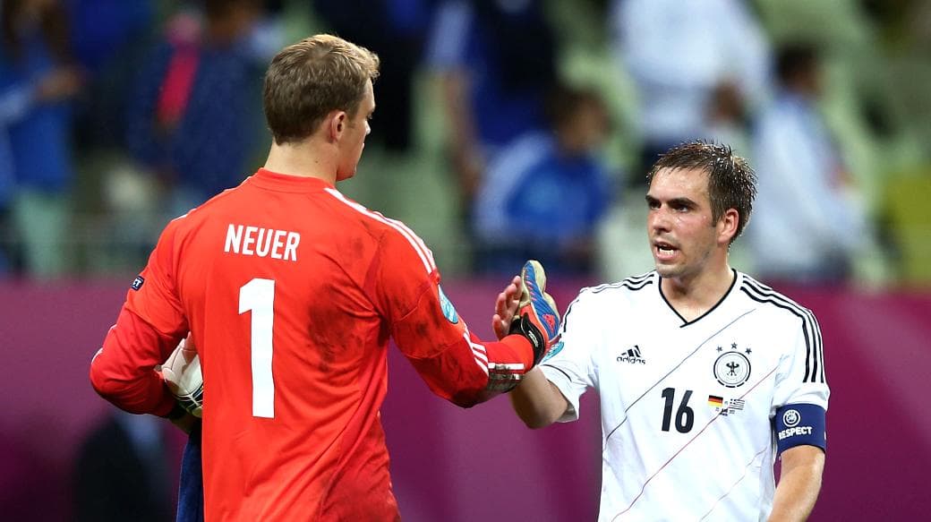 Goleiro Neuer tem problemas no ombro, enquanto o capitão Lahm se recupera de lesão no tornozelo