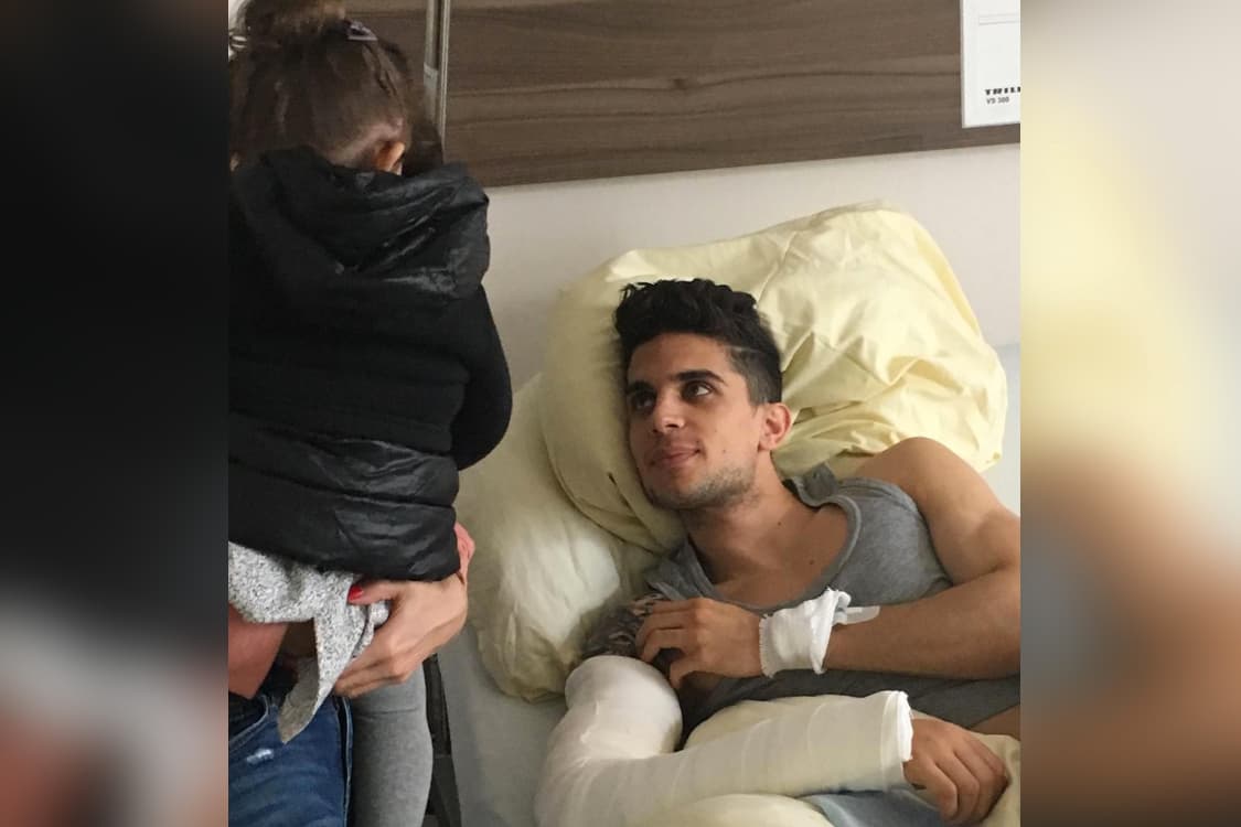 Marc Bartra, do Borussia Dortmund, publica foto em seu Instagram se recuperando de acidente com ônibus