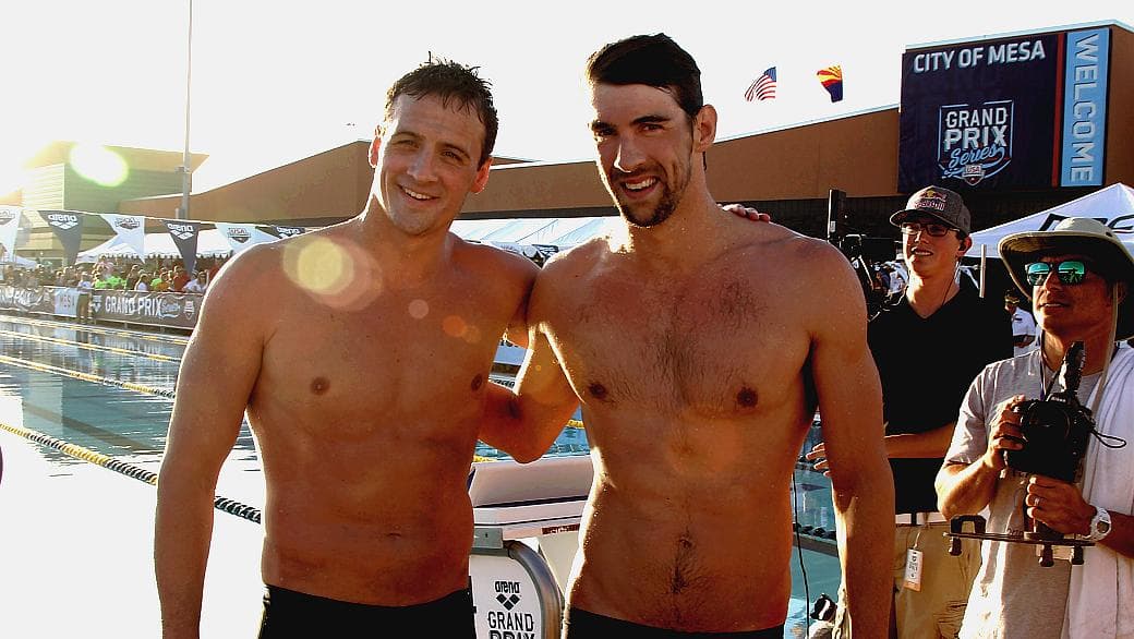 Phelps parabenizou o campeão e garantiu que a rivalidade com Lochte existe apenas dentro da piscina