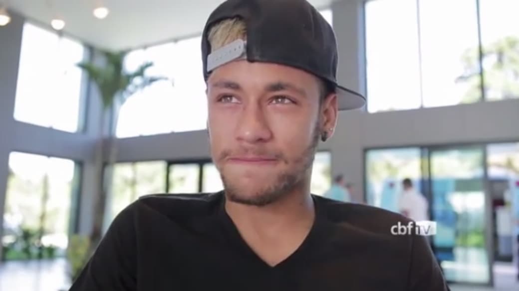 Neymar grava vídeo após fraturar vértebra