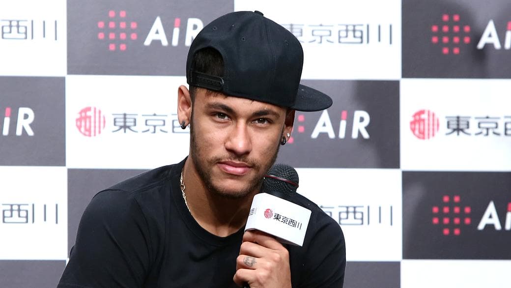 Neymar viajou à Ásia para cumprir compromissos publicitários e concedeu entrevista coletiva