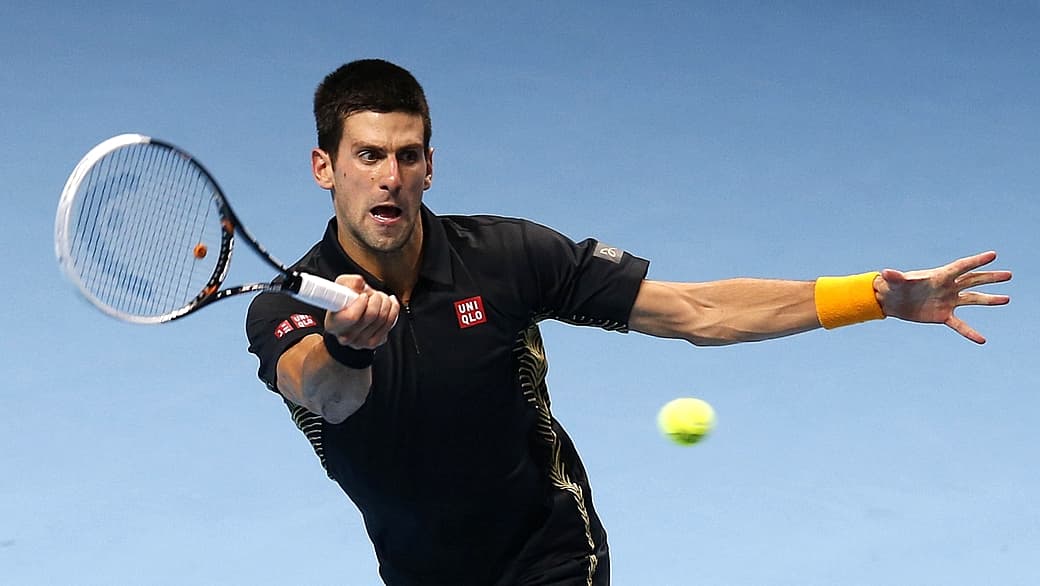 Tenista sérvio Novak Djokovic derrota Juan Martin Del Potro na semifinal do torneio ATP World Tour, em Londres