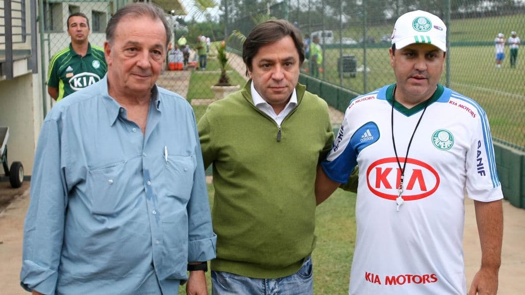 O vice de futebol Roberto Frizzo, o presidente Tirone e o técnico Gilson Kleina: agora, Palmeiras precisa planejar um ano inusitado, em que disputará a Copa Libertadores como time de segunda divisão