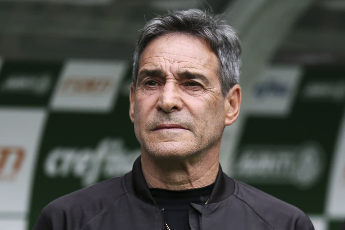 O técnico Paulo Cesar Carpegiani