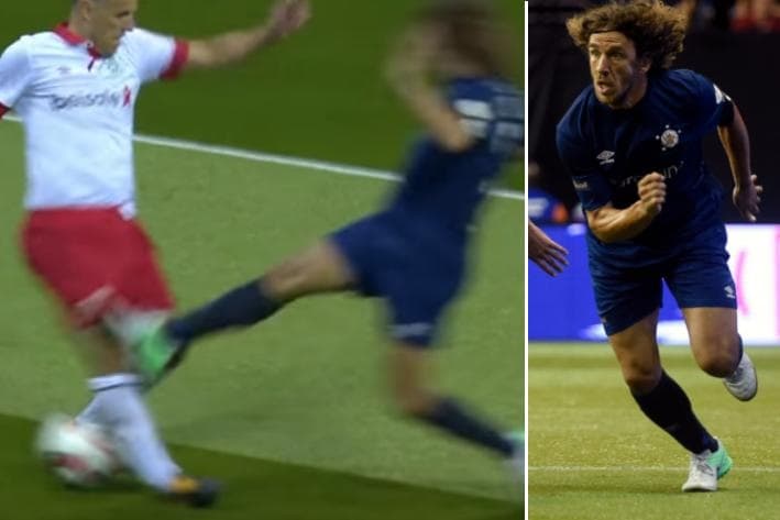A dividida entre Puyol e Neville no Showbol