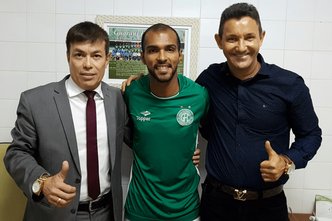 Richarlyson assina contrato com Guarani