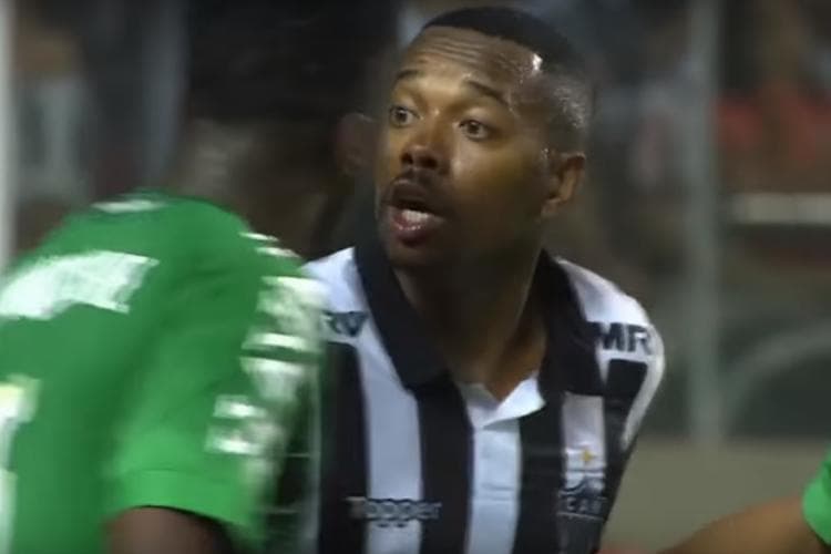 Robinho provoca Moisés Ribeiro, da Chapecoense