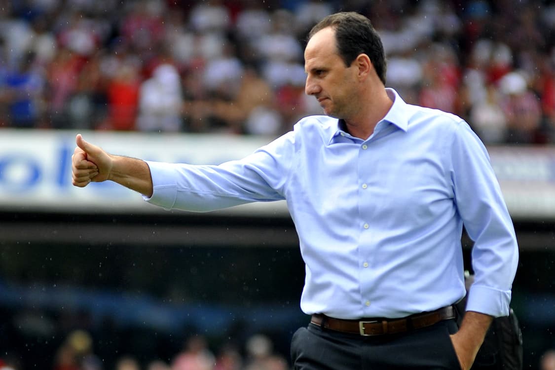 Técnico Rogério Ceni, do São Paulo, durante partida contra a Ponte Preta, válido pelo Campeonato Paulista, no estádio do Morumbi