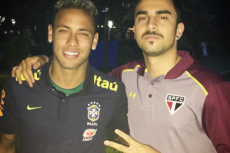 Neymar com fã
