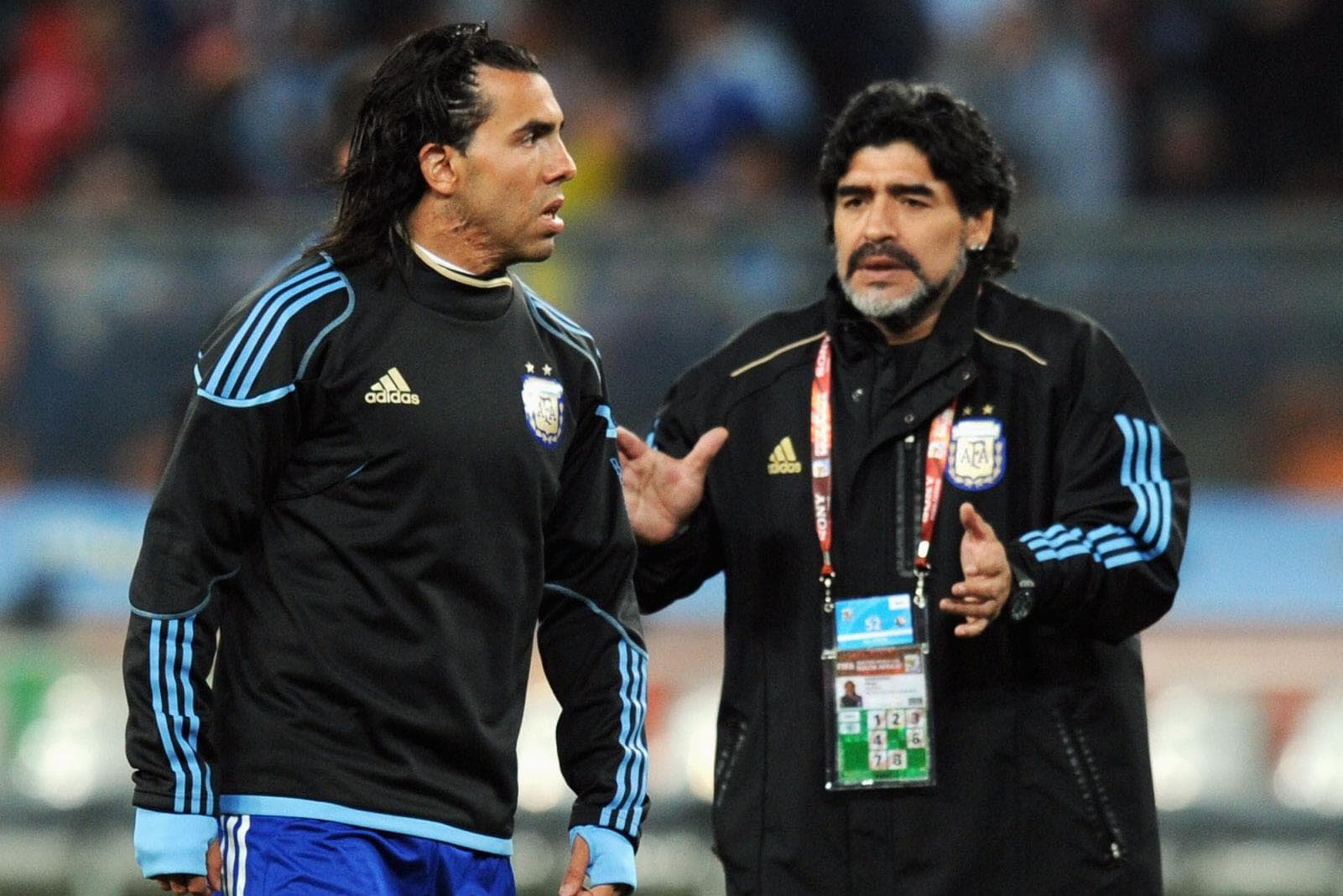 Carlos Tevez e Diego Maradona são amigos e trabalharam juntos na Copa de 2010, na África do Sul