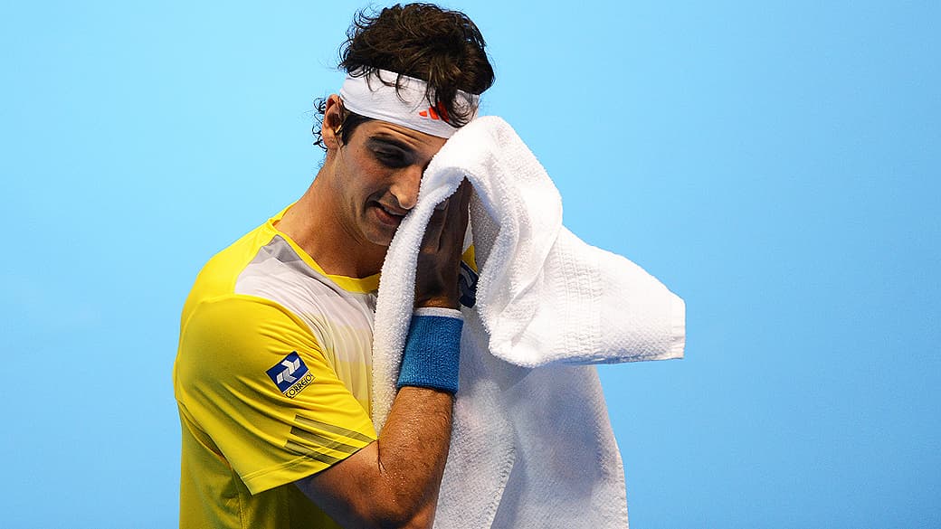 Thomaz Bellucci no jogo contra Roger Federer no ginásio do Ibirapuera, em São Paulo, em dezembro: o número 1 do país é o destaque da equipe brasileira na Davis