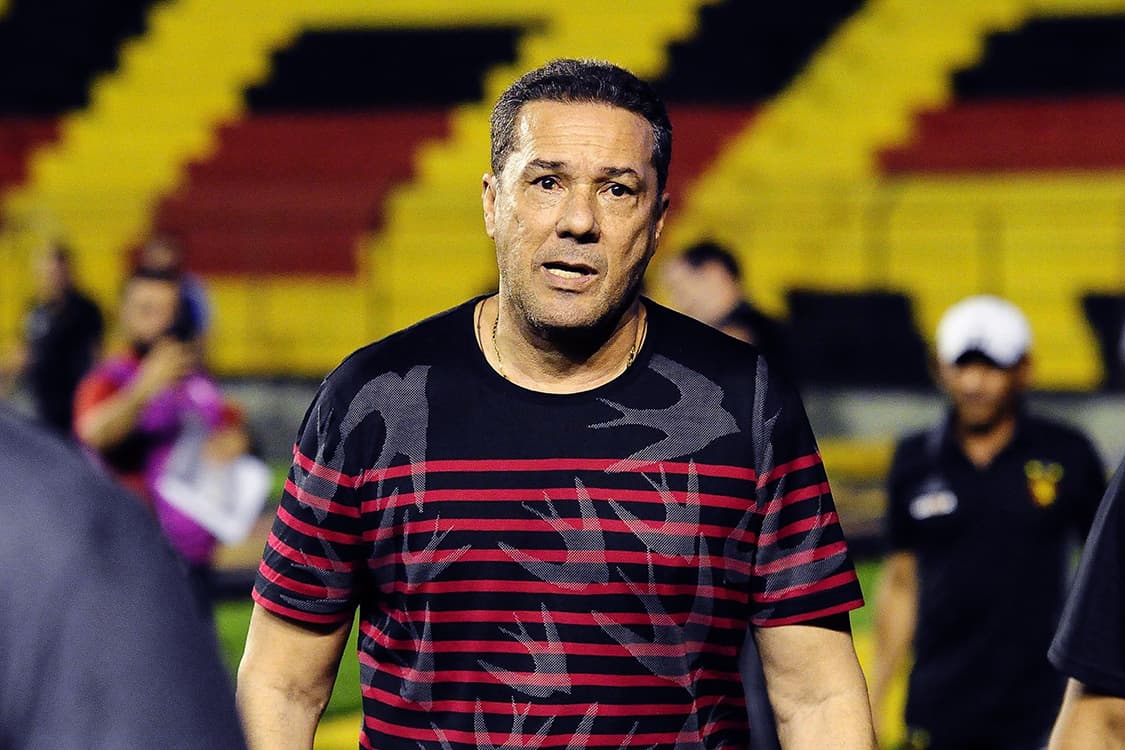 técnico Vanderlei Luxemburgo do Sport durante a partida contra o Botafogo, pela Copa do Brasil, em Recife