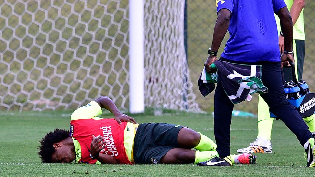 Willian deixou treino da seleção mais cedo e preocupa comissão técnica