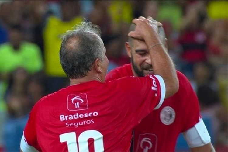 Zico e Adriano durante o Jogos da Estrelas no Maracanã, Rio de Janeiro – 27/12/2017