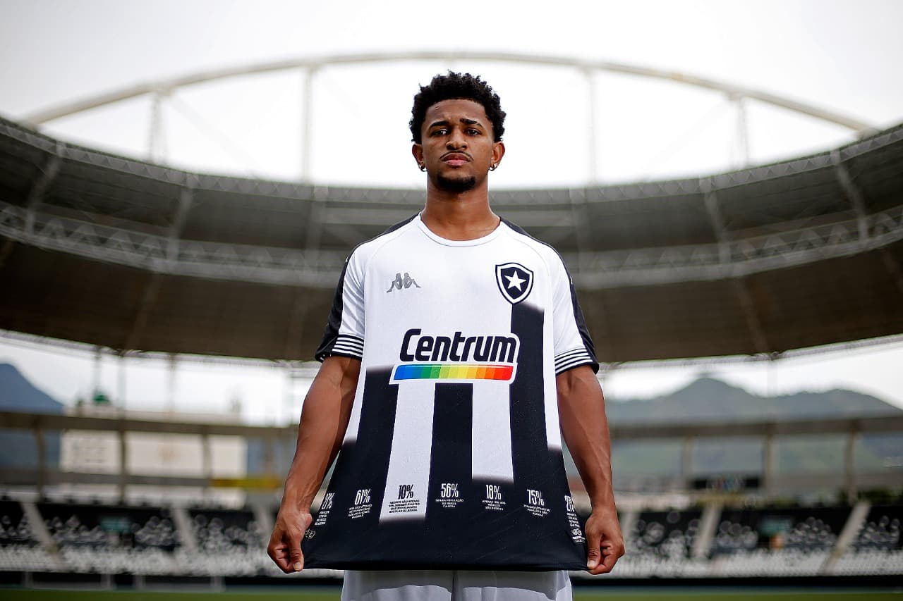 Botafogo lança camisa e campanha contra o racismo