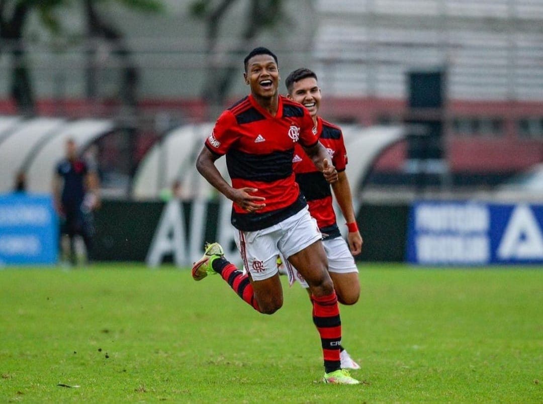 Matheus França, joia da base, é dono da maior multa rescisória do clube carioca