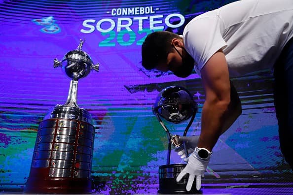 Taças da Libertadores e da Sul-Americana -