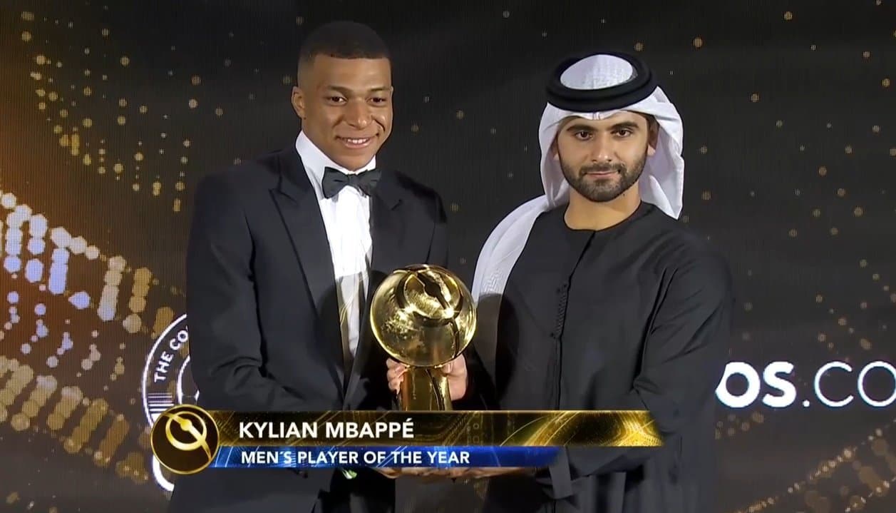 Kylian Mbappé foi eleito o jogador do ano da Globe Soccer -