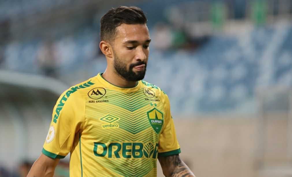 Clayson em ação pelo Cuiabá no Campeonato Brasileiro -