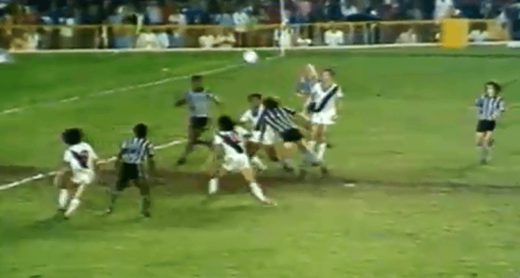 Gol de Roberto Dinamite em Vasco x Botafogo de 1976 -