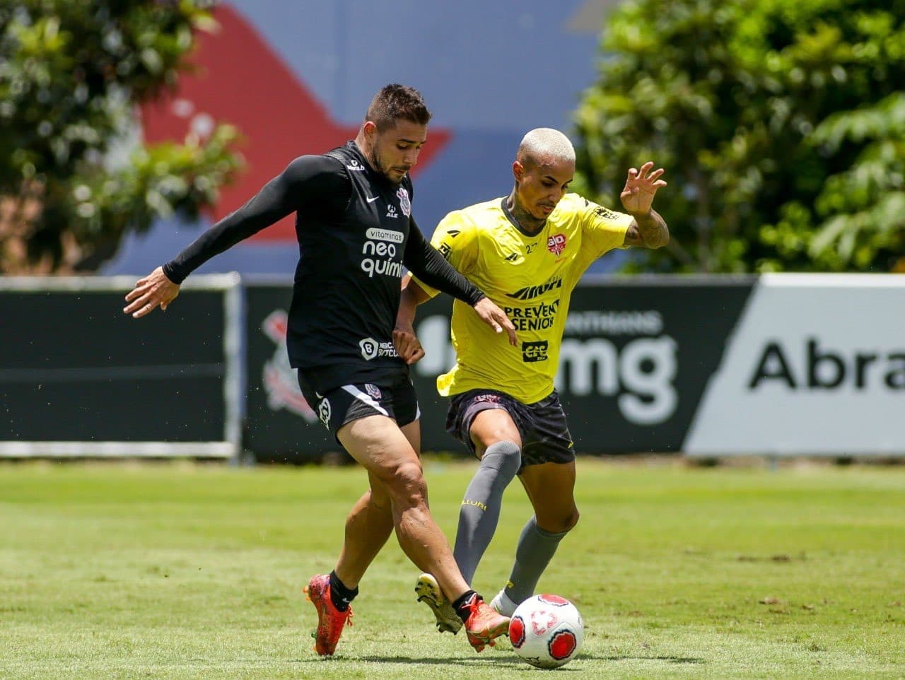 Aos 27 anos, Livinho estreia pelo Audax em jogo treino contra o Corinthians