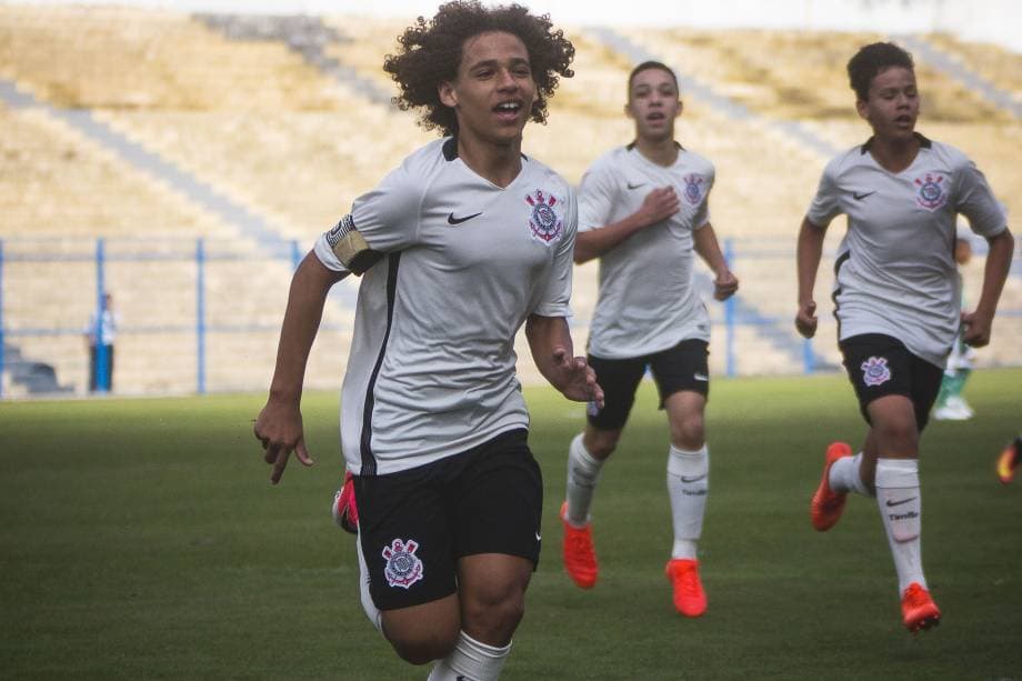 Biro, atuando pelo Corinthians sub-13 em 2017