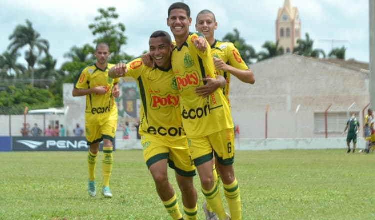 Atletas do Mirassol comemoram vitória na Copa São Paulo